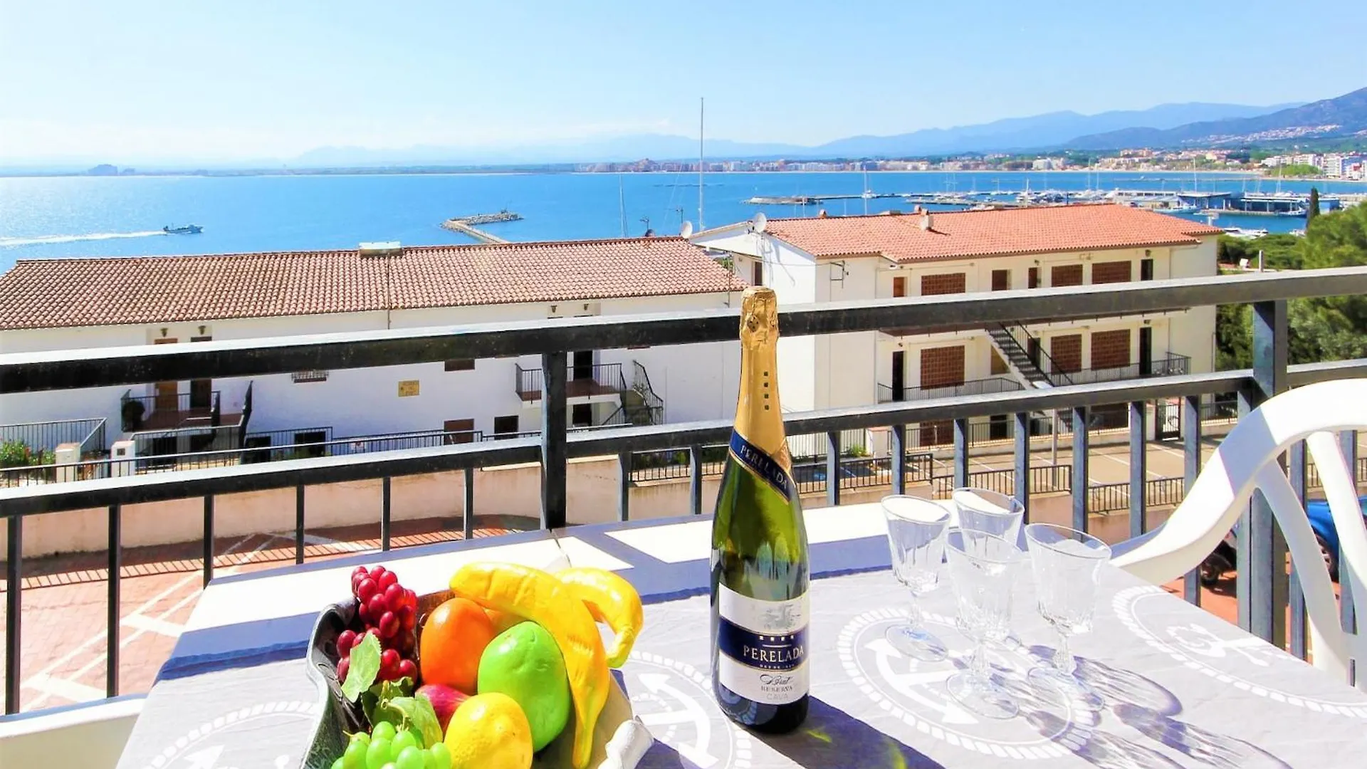 Apartment In Roses Centro