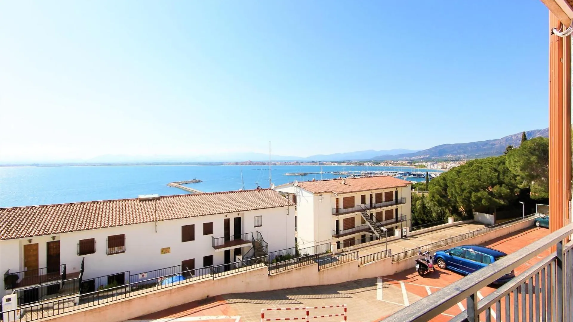 Apartment In Roses Centro