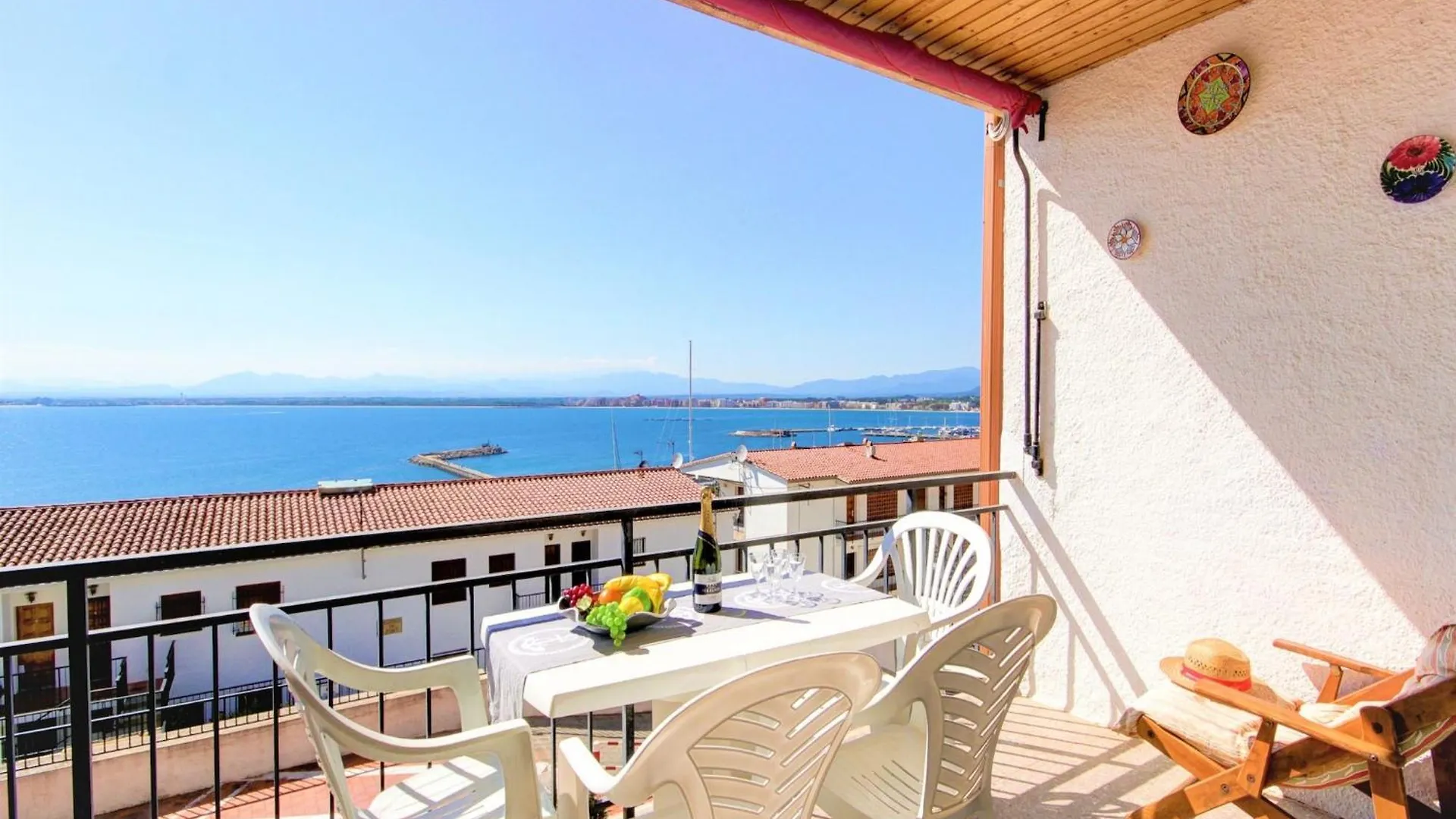 Apartment In Roses Centro