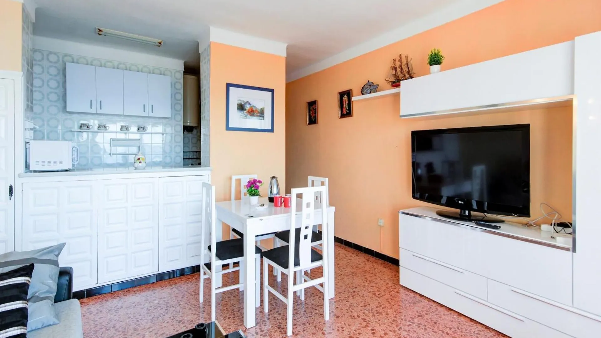Apartment In Roses Centro
